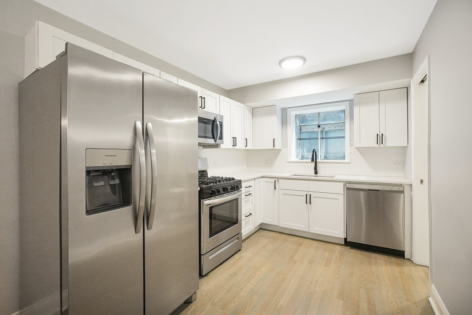 1512 W Diversey Parkway B