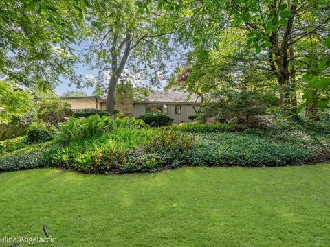 Tiny photo for 990 Burridge Court, Libertyville, IL 60048 (MLS # 12746808)