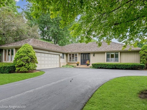 Photo of 990 Burridge Court, Libertyville, IL 60048 (MLS # 12746808)