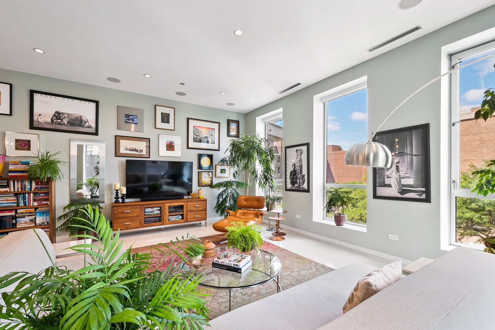 30 W Oak Street 5E