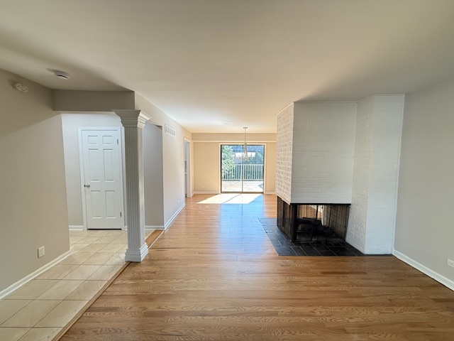 19W147 Avenue Royal