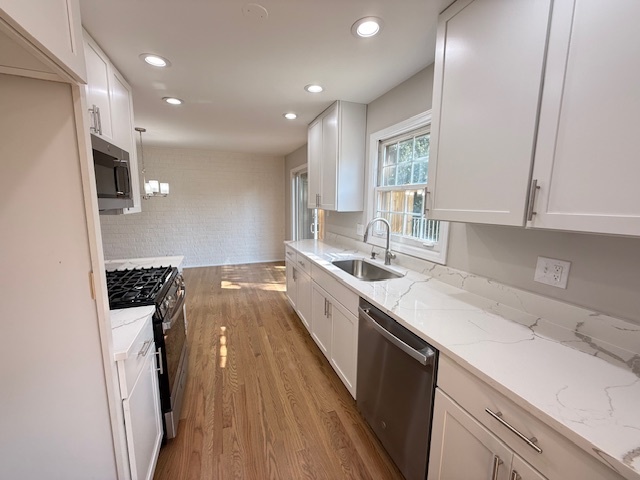 19W147 Avenue Royal