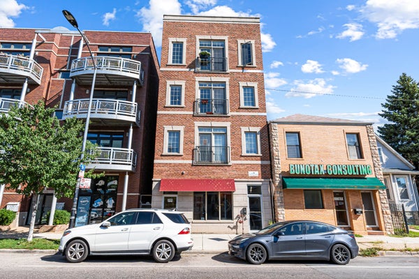 2248 W FOSTER AVE APT 3, CHICAGO, IL 60625 - Image 4bd72456188d40ce952bf4c19a63aeac/1906232089