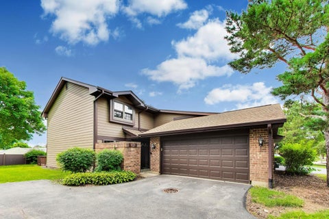 Photo of 101 Indian Trail, Westmont, IL 60559 (MLS # 12660921)