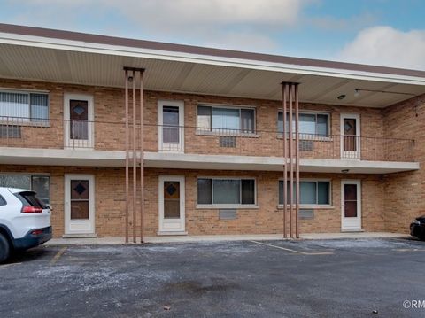 Tiny photo for 16 N Garfield Street #2E, Lombard, IL 60148 (MLS # 12549601)