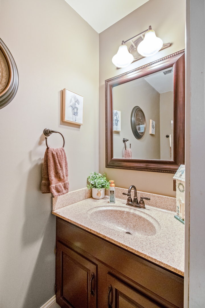 Bourbonnais, Illinois 60914, United States, 4 Bedrooms Bedrooms, ,3 BathroomsBathrooms,Residential,Pending,216143