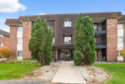 Tiny photo for 9130 W 140th Street #2NW, Orland Park, IL 60462 (MLS # 12504276)