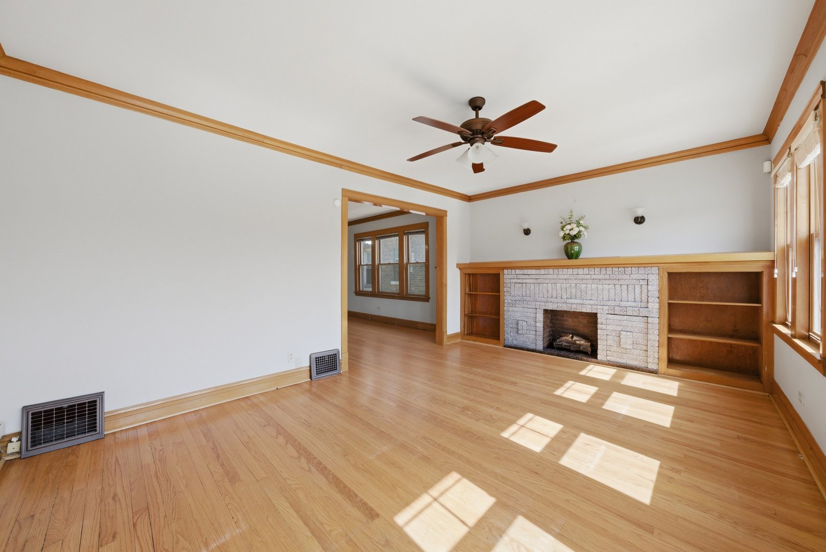 5722 W Eastwood Avenue