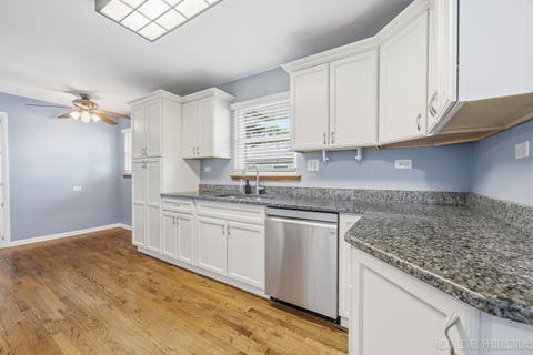 Tiny photo for 15 S 10th Street, St. Charles, IL 60174 (MLS # 12681423)