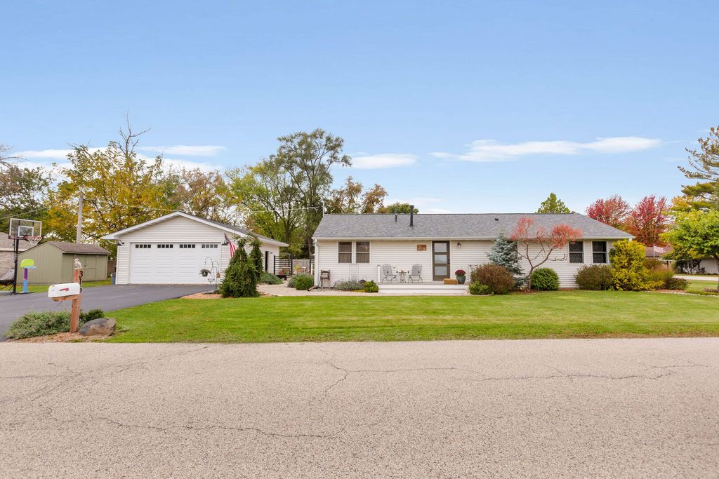 Photo for 315 Grand Boulevard, Wauconda, IL 60084 (MLS # 12502521)