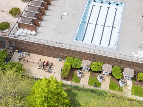 Tiny photo for 5455 N SHERIDAN Road #1915, Chicago, IL 60640 (MLS # 12637770)