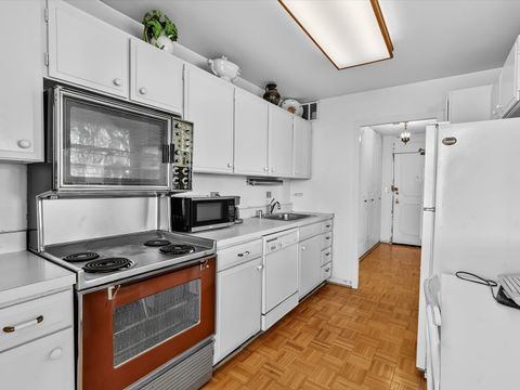 Tiny photo for 5455 N SHERIDAN Road #1915, Chicago, IL 60640 (MLS # 12637770)