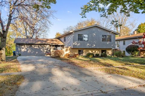 Photo of 2124 Midhurst Road, Downers Grove, IL 60516 (MLS # 12482136)