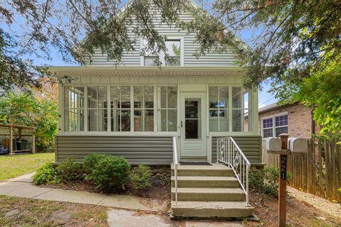 Photo of 221 Burchell Avenue, Highwood, IL 60040 (MLS # 12456675)