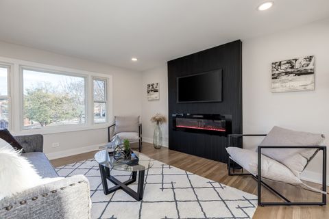 Tiny photo for 9132 Lincolnwood Drive, Evanston, IL 60203 (MLS # 12550387)