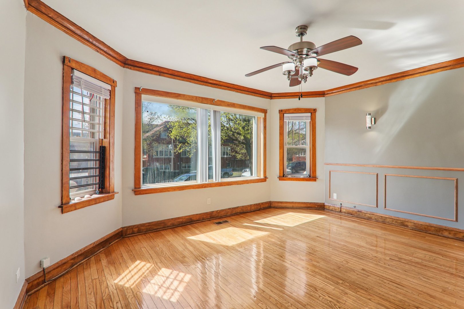 1226 W 77th Street