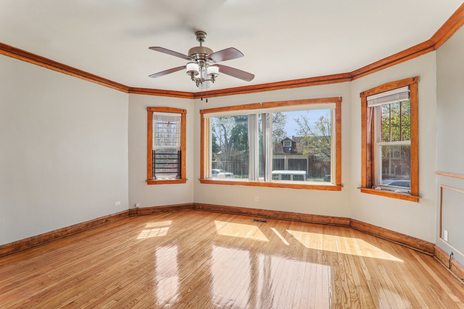 1226 W 77th Street