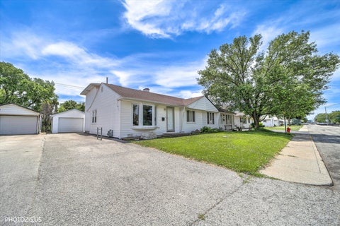 Photo of 4231 SOUTHWEST Highway, Hometown, IL 60456 (MLS # 12669383)