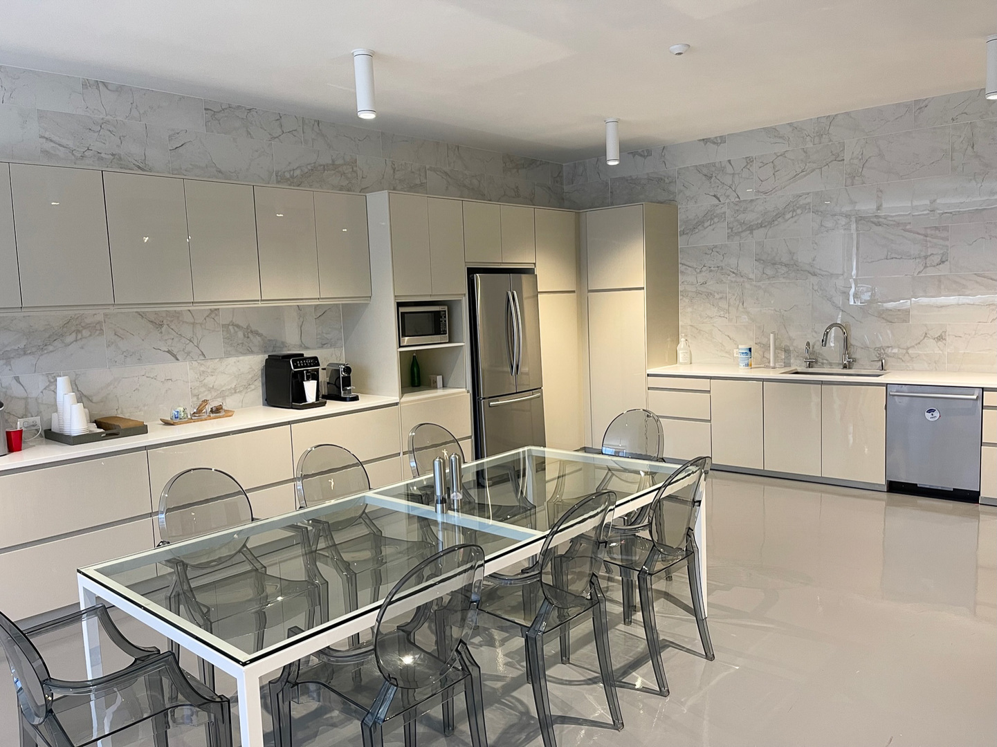 3921 N Elston Avenue, Chicago, IL, 60618 4 3921 N Elston Avenue