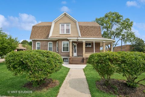 Tiny photo for 558 N Crystal Street, Elgin, IL 60123 (MLS # 12446239)