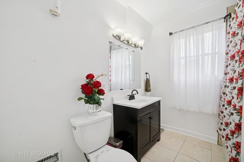 Tiny photo for 558 N Crystal Street, Elgin, IL 60123 (MLS # 12446239)
