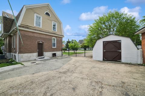 Tiny photo for 558 N Crystal Street, Elgin, IL 60123 (MLS # 12446239)