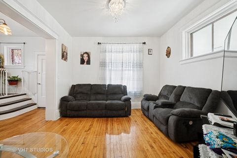 Tiny photo for 558 N Crystal Street, Elgin, IL 60123 (MLS # 12446239)