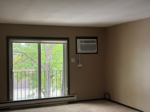Tiny photo for 183 N Waters Edge Drive W #301, Glendale Heights, IL 60139 (MLS # 12633880)
