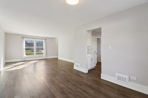 Tiny photo for 25762 N Eagle Drive, Mundelein, IL 60060 (MLS # 12585853)