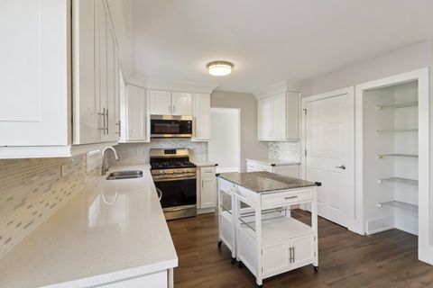 Tiny photo for 25762 N Eagle Drive, Mundelein, IL 60060 (MLS # 12585853)