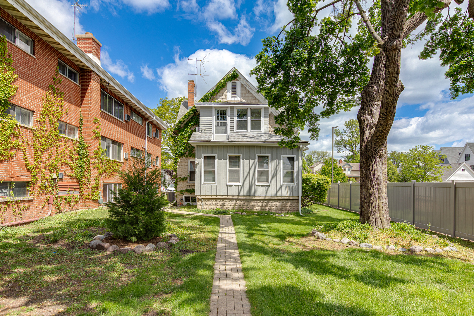 422 W Wesley Street