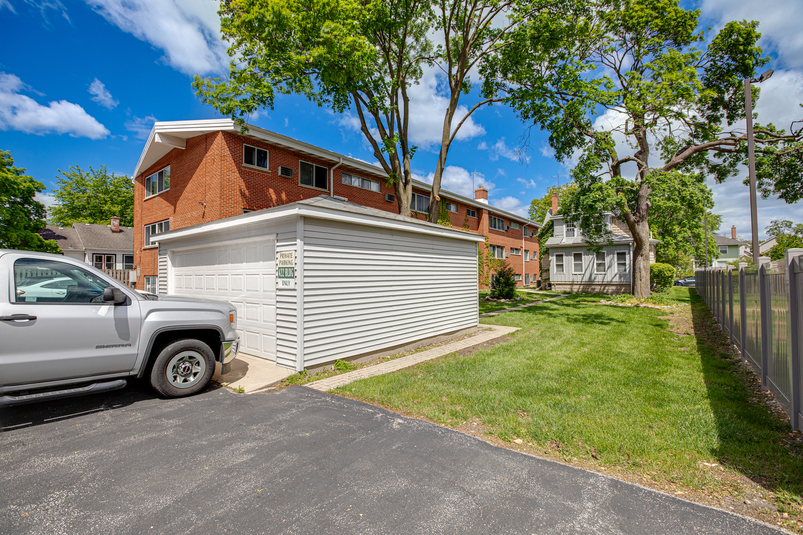 422 W Wesley Street