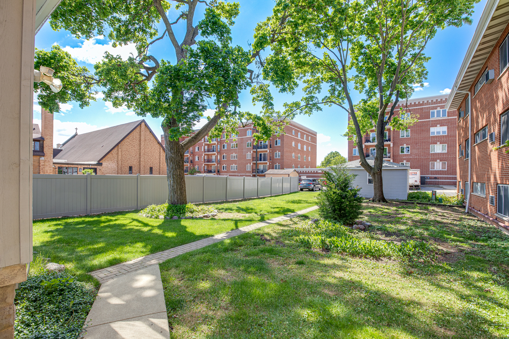 422 W Wesley Street
