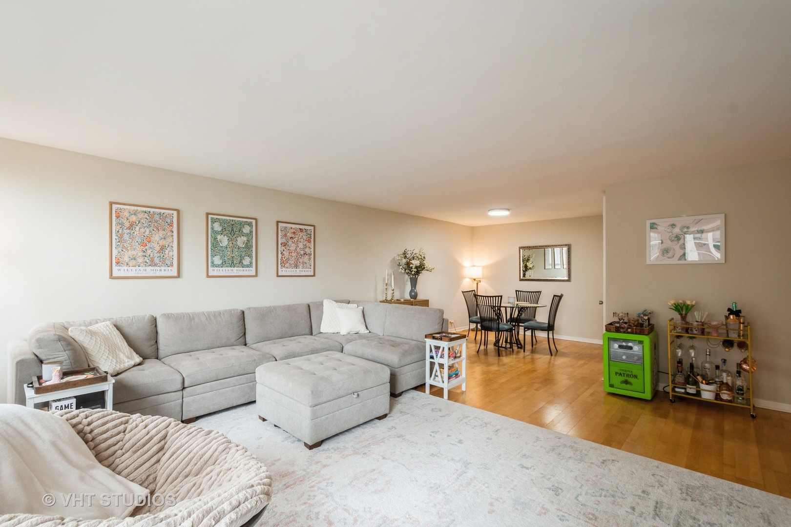 2626 N Lakeview Avenue 801
