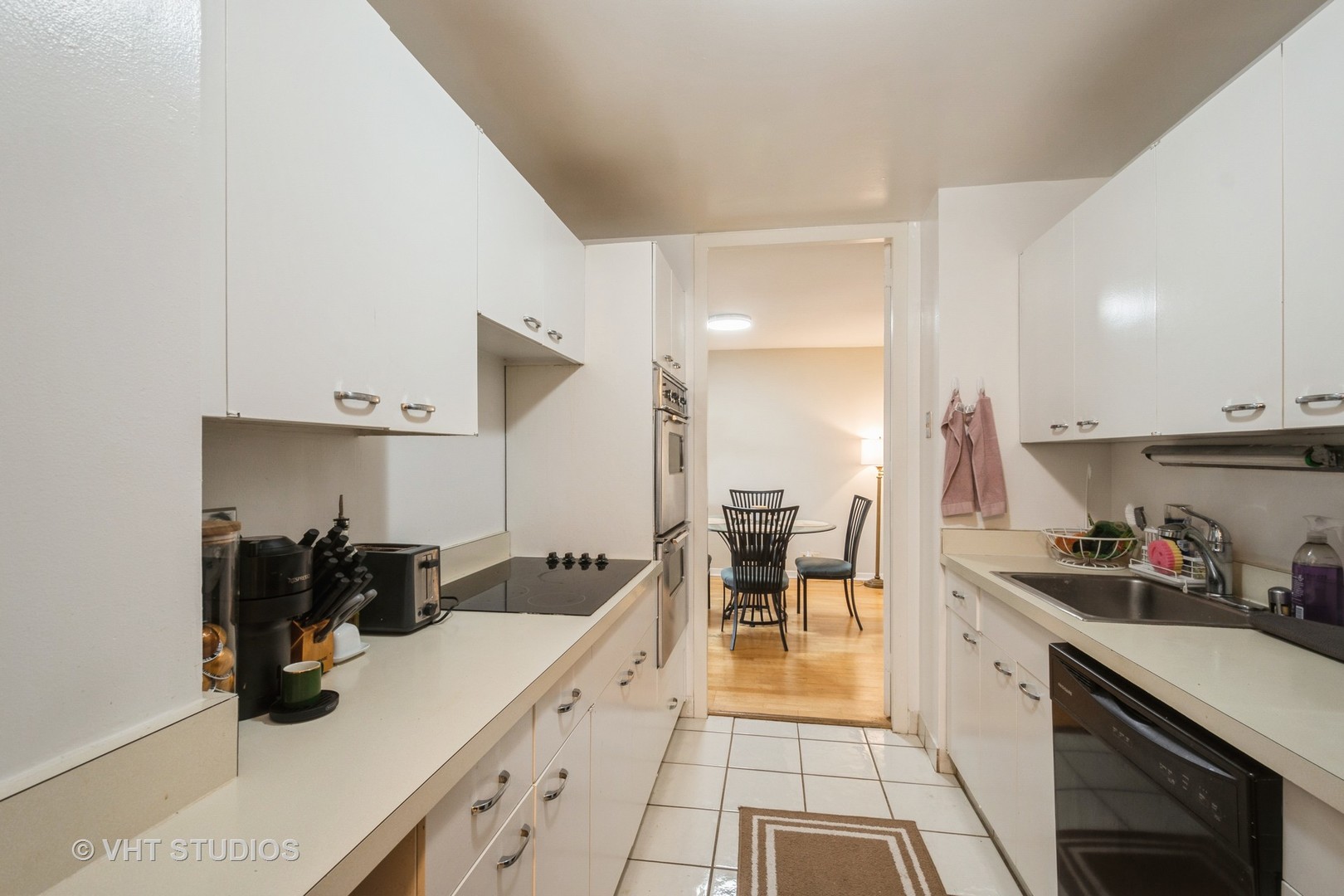 2626 N Lakeview Avenue 801