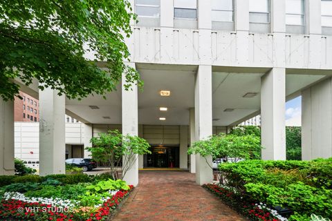 2626 N Lakeview Avenue 801 Chicago IL 60614