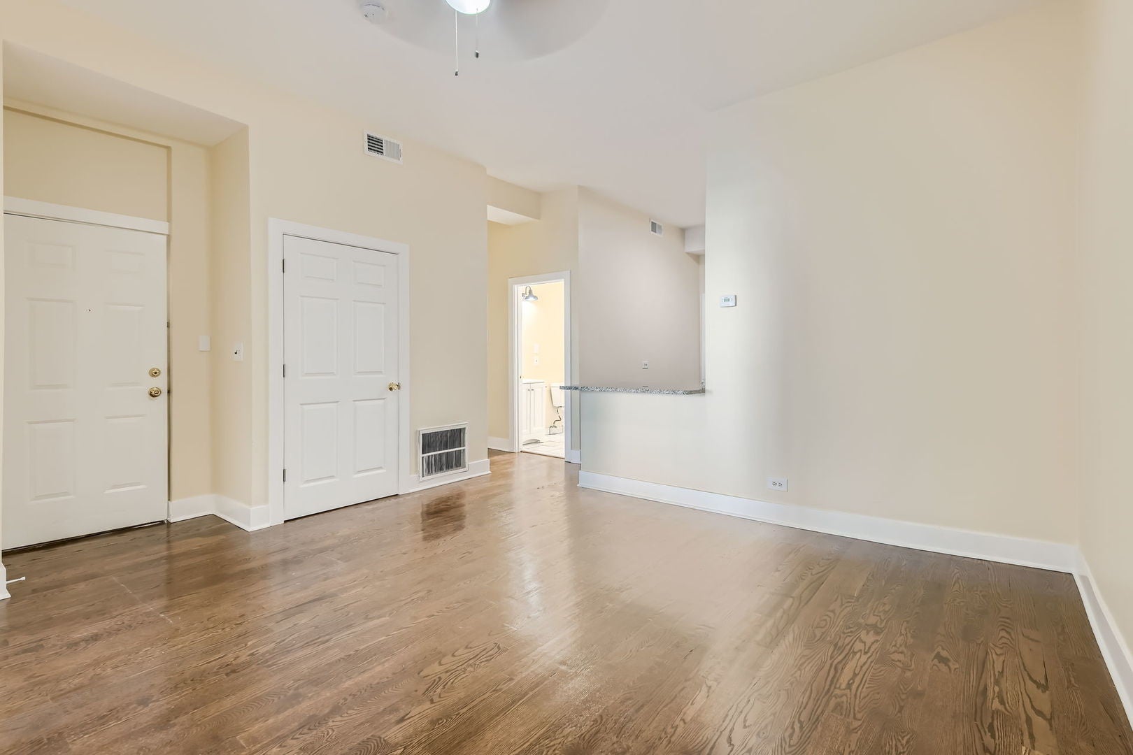 7048 N Clark Street 2FLR