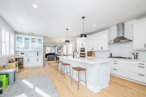 Tiny photo for 2701 Noyes Street, Evanston, IL 60201 (MLS # 12598493)