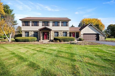 Photo of 39W955 Deer Run Drive, St. Charles, IL 60175 (MLS # 12500759)