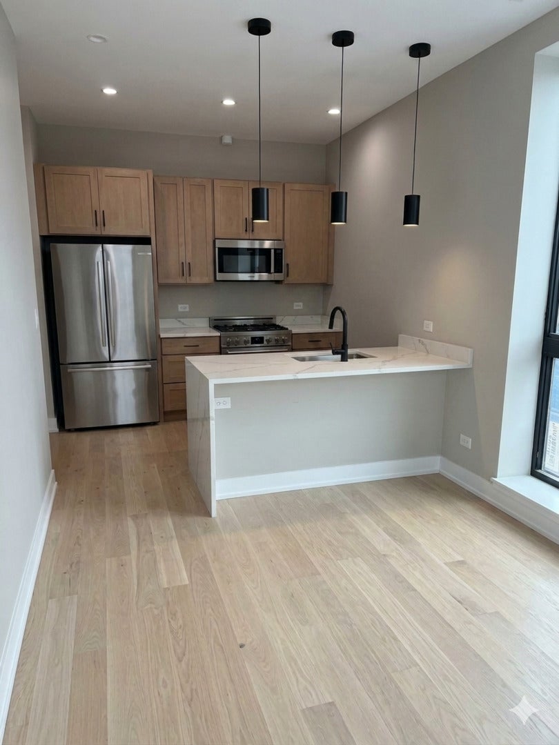 1073 W Polk Street 3