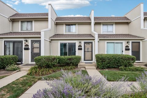 Photo of 563 Quail Creek Drive, Grayslake, IL 60030 (MLS # 12447429)