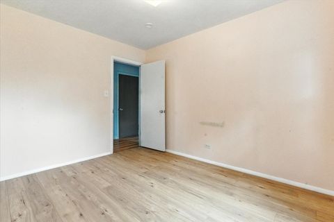 Tiny photo for 425 S Lake Street, Mundelein, IL 60060 (MLS # 12453649)