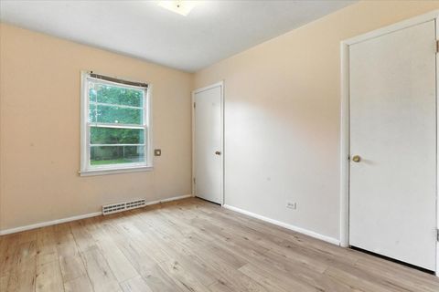 Tiny photo for 425 S Lake Street, Mundelein, IL 60060 (MLS # 12453649)