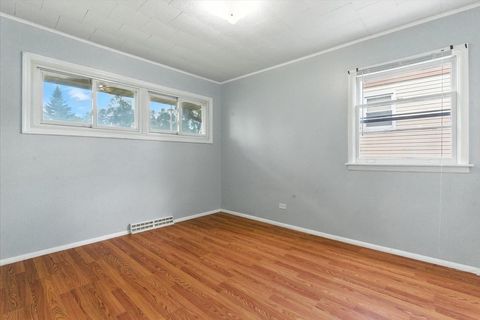 Tiny photo for 425 S Lake Street, Mundelein, IL 60060 (MLS # 12453649)