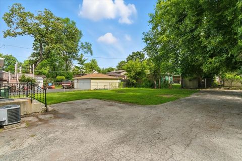 Tiny photo for 425 S Lake Street, Mundelein, IL 60060 (MLS # 12453649)