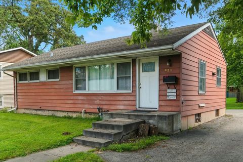 Photo of 425 S Lake Street, Mundelein, IL 60060 (MLS # 12453649)