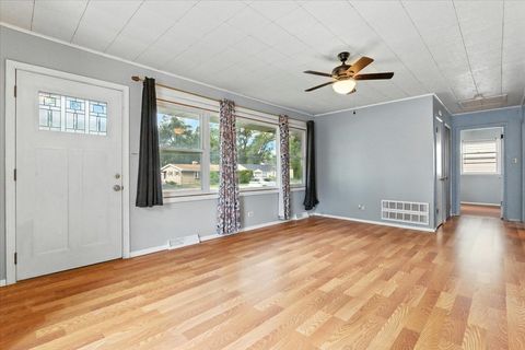 Tiny photo for 425 S Lake Street, Mundelein, IL 60060 (MLS # 12453649)