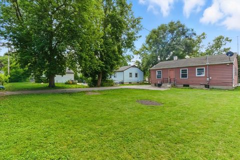 Tiny photo for 425 S Lake Street, Mundelein, IL 60060 (MLS # 12453649)