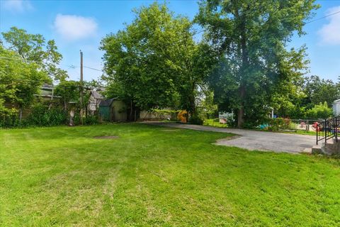 Tiny photo for 425 S Lake Street, Mundelein, IL 60060 (MLS # 12453649)