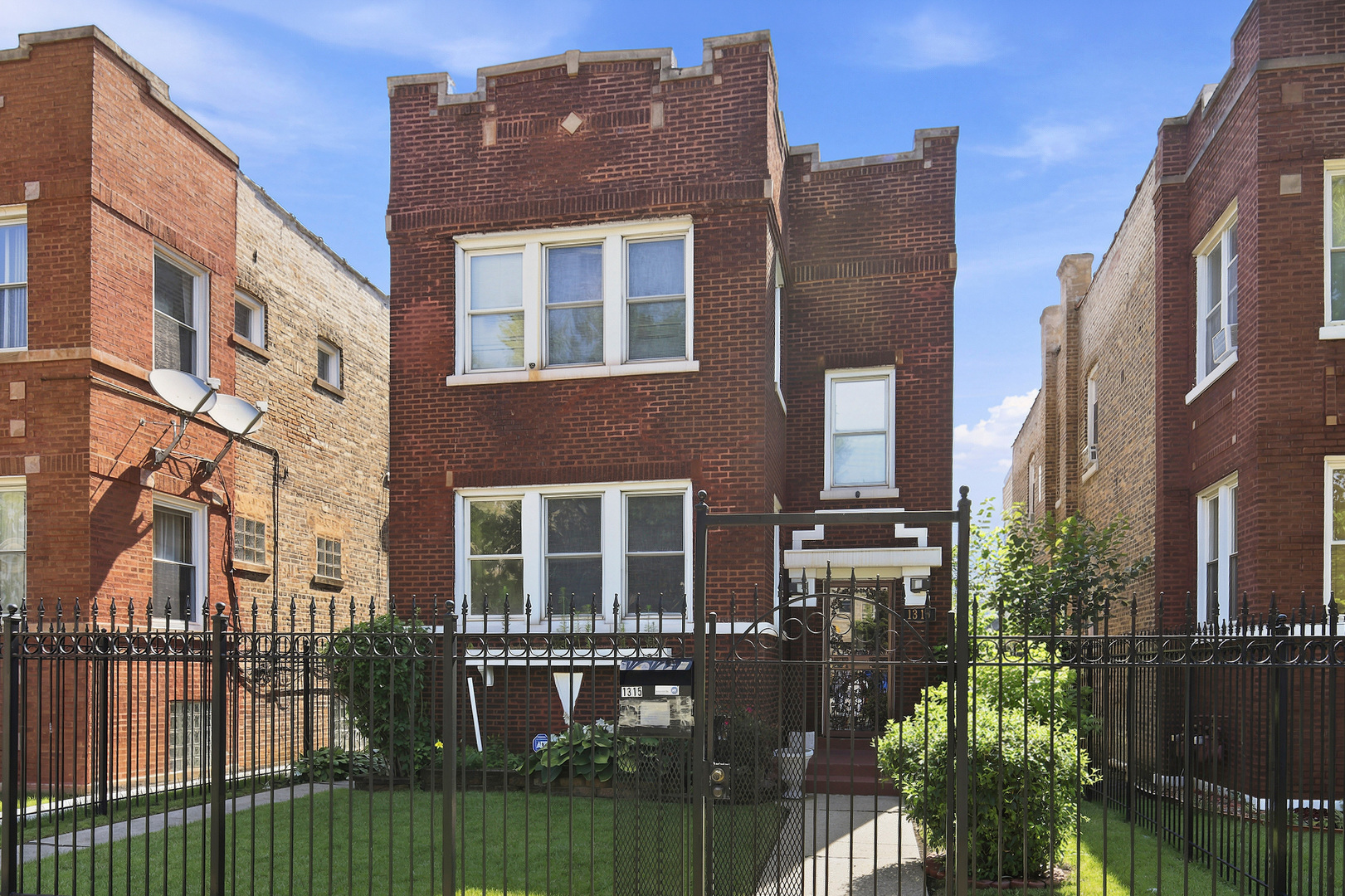 1315 N Massasoit Avenue
